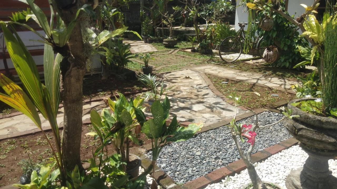 Serongga Guest House Lebih Exterior foto