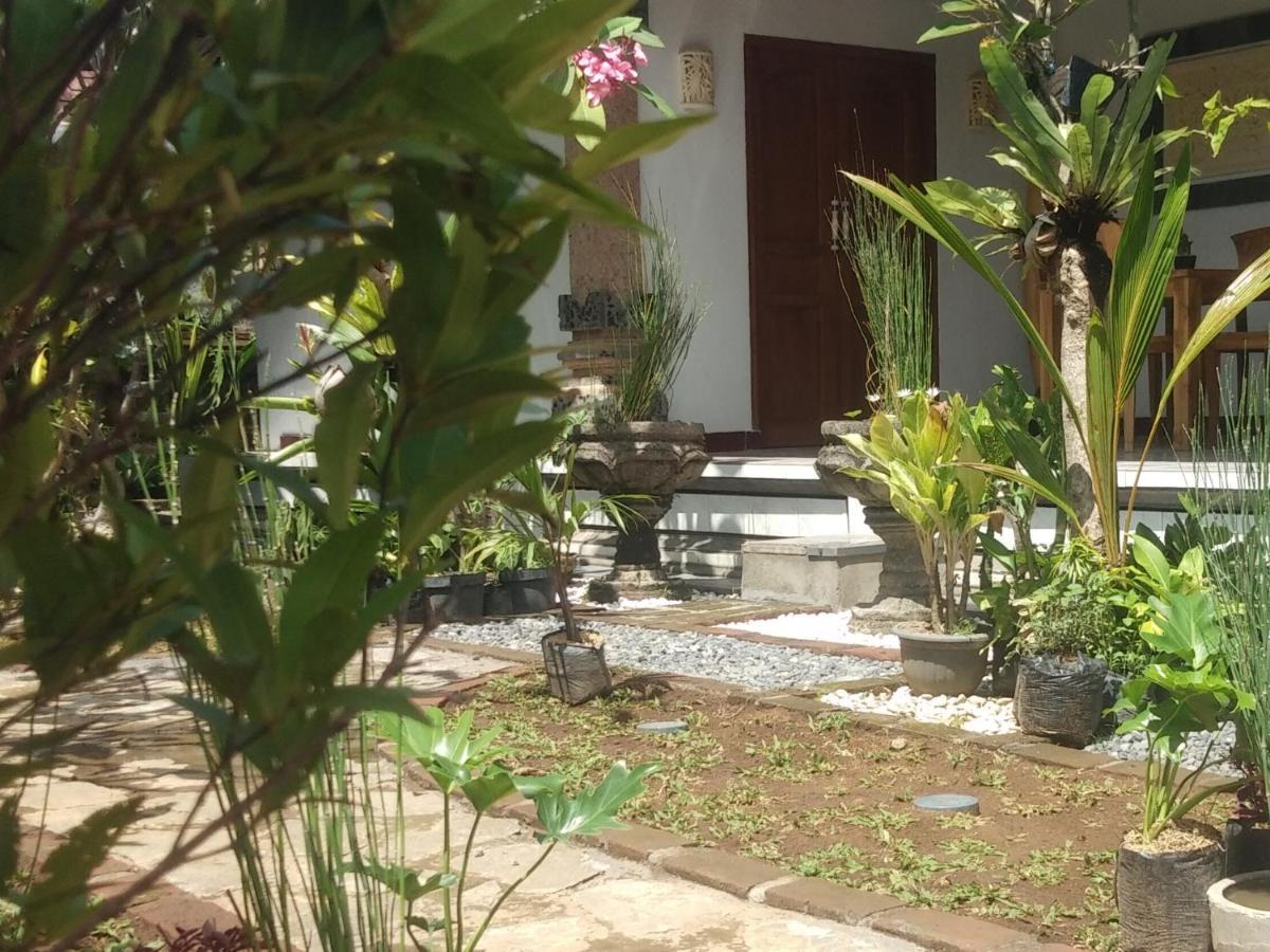Serongga Guest House Lebih Exterior foto