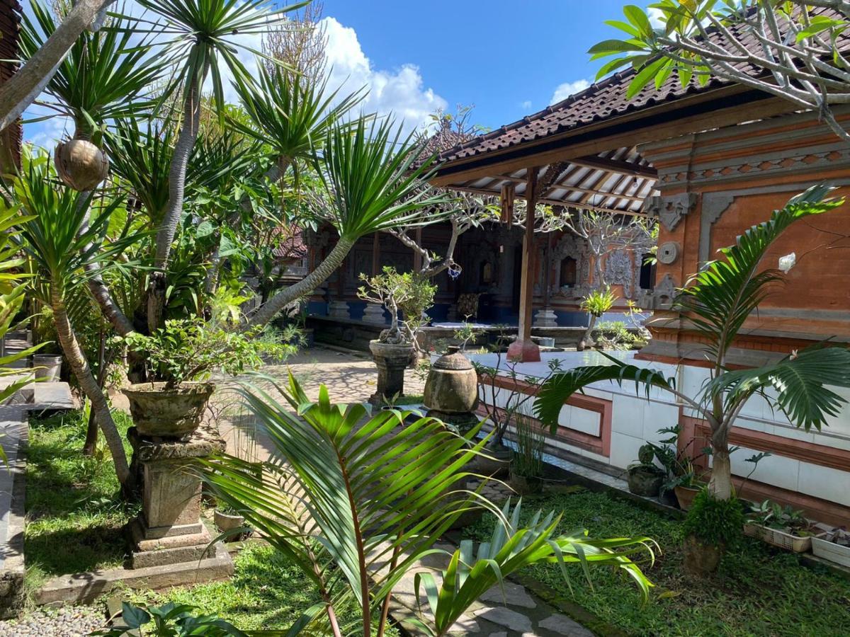 Serongga Guest House Lebih Exterior foto