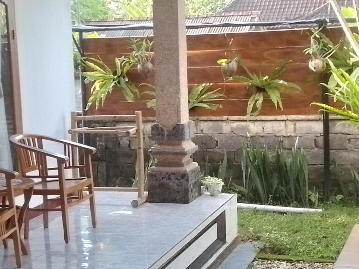 Serongga Guest House Lebih Exterior foto