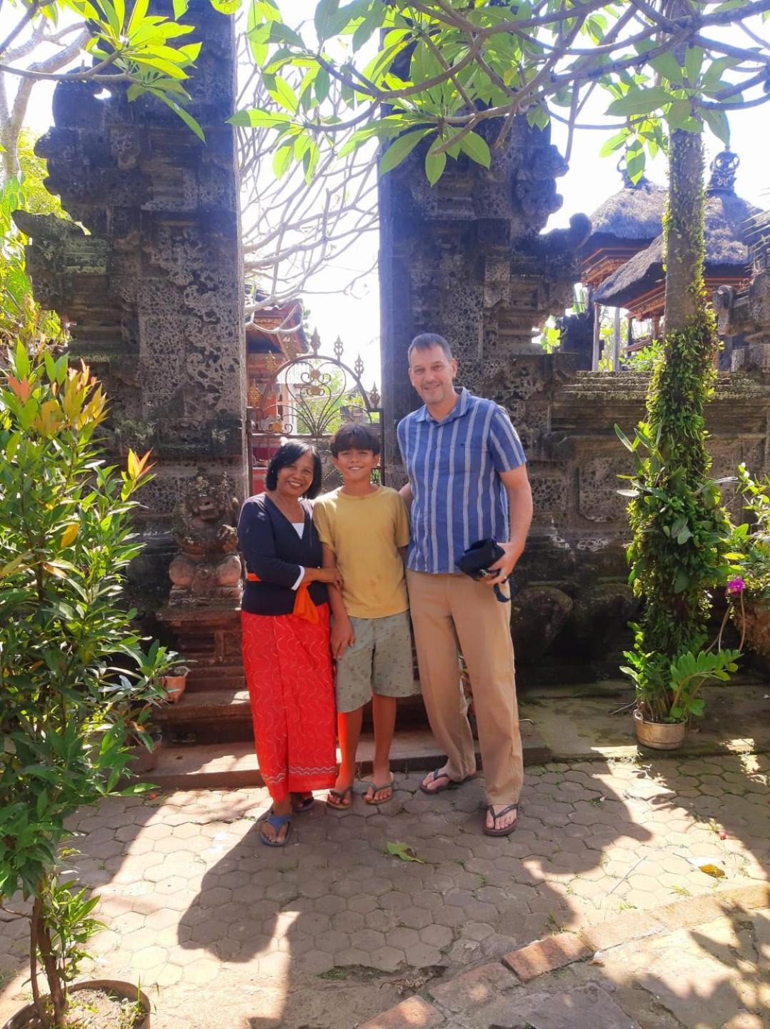 Serongga Guest House Lebih Exterior foto